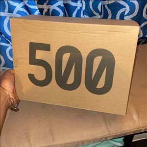 Clay brown yeezy 500’s